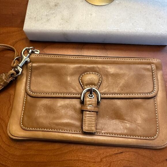 Coach Hampton Caramel Brown Buckle Wristlet Y2K - Picture 2 of 5